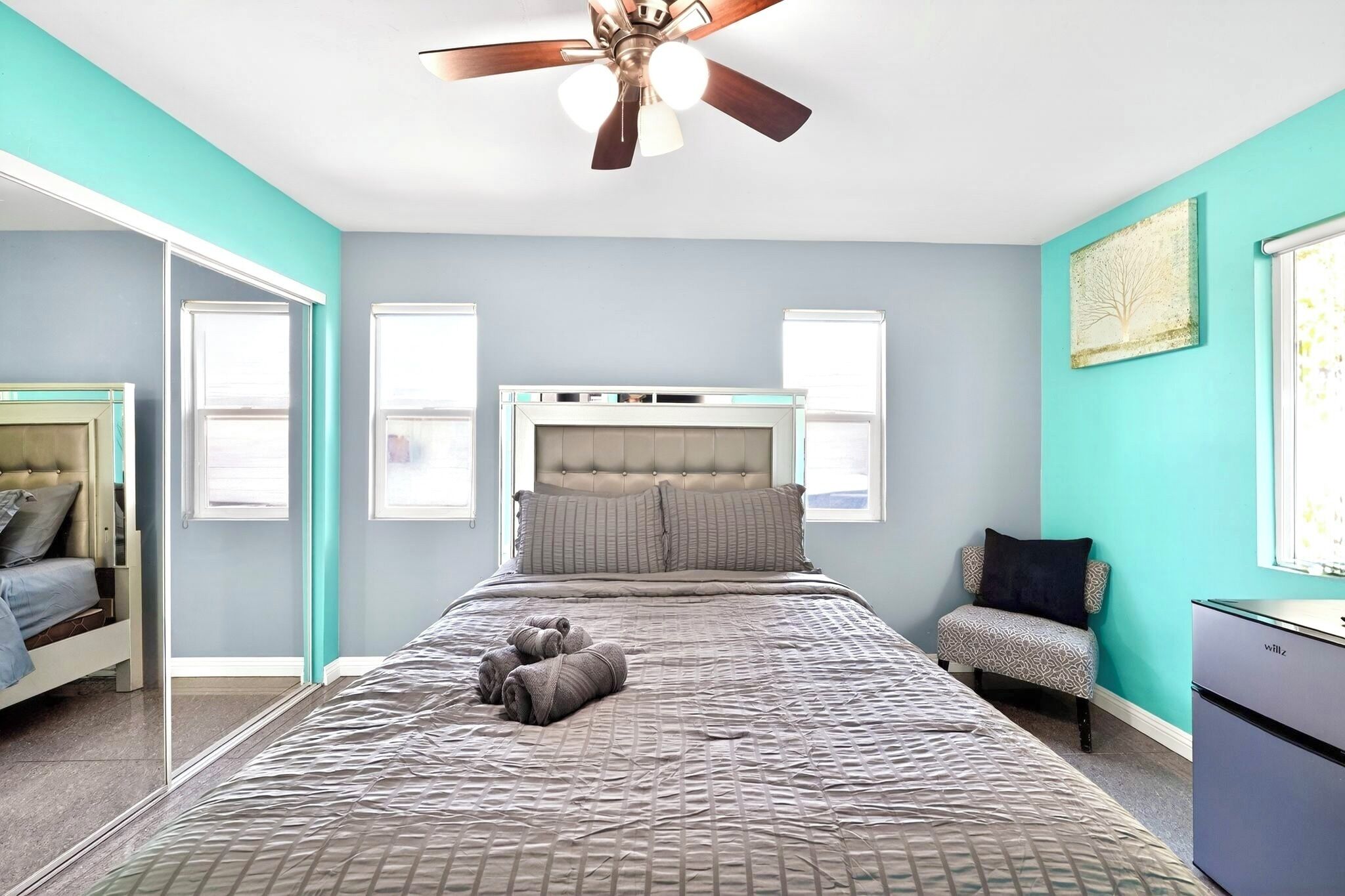 3 bedrooms, desk, iron/ironing board, travel cot