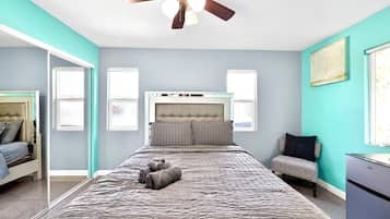 3 bedrooms, desk, iron/ironing board, travel cot