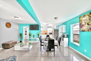 Interior - Sunset Grove Villa San Diego (San Diego)