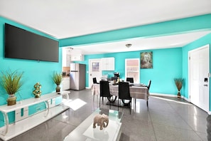 Dining - The Aqua Retreat | Modern Group Stay (San Diego)