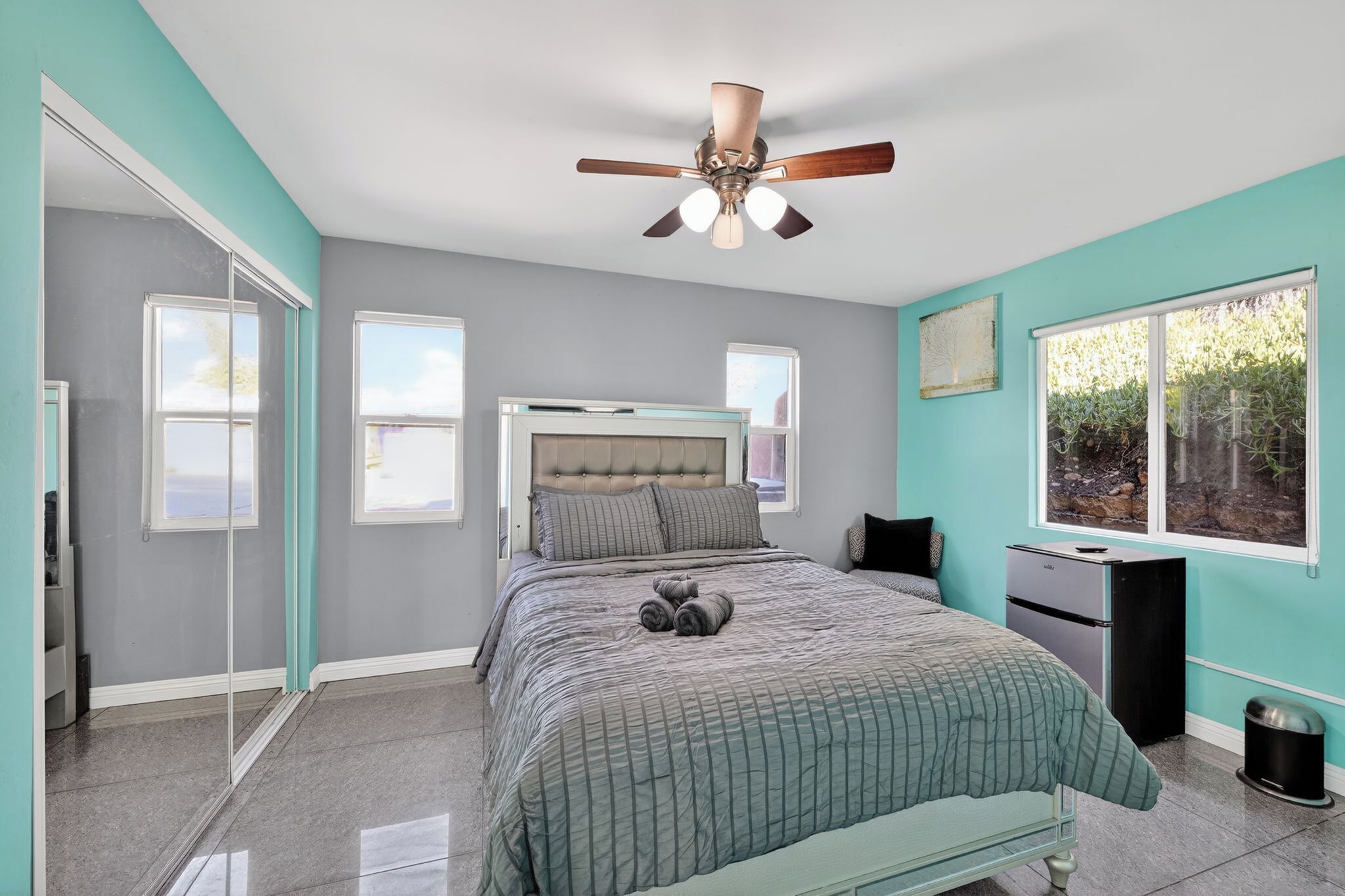 3 chambres, fer et planche à repasser, Wi-Fi, draps fournis