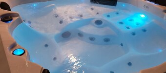 Green getaway and jacuzzi near Paris, for a family getaway or a romantic getaway