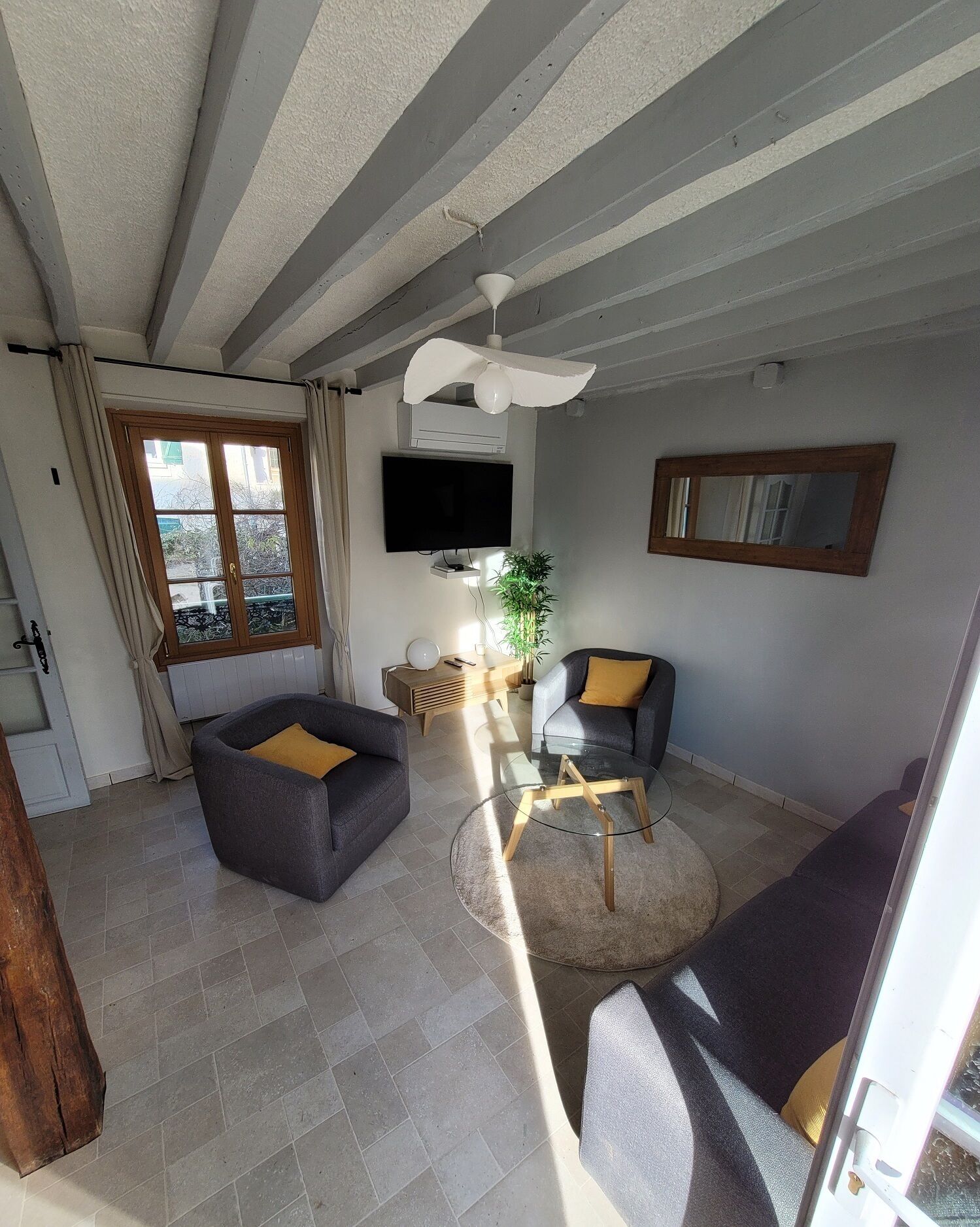 Smart-TV, Bücher, Computerbildschirme