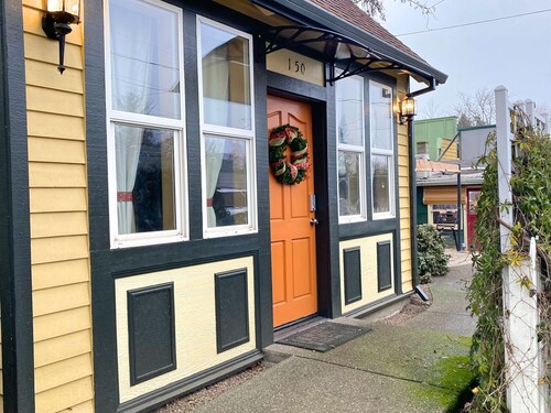 The Cottage Downtown!