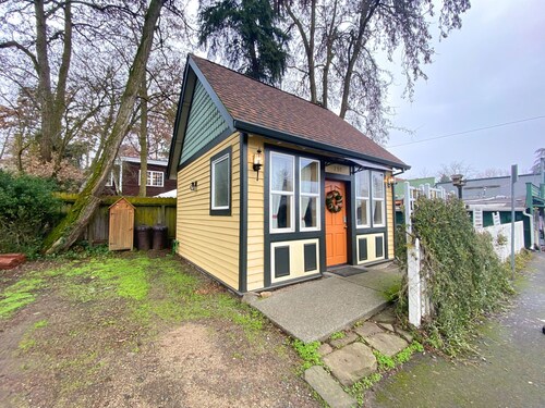 The Cottage Downtown!