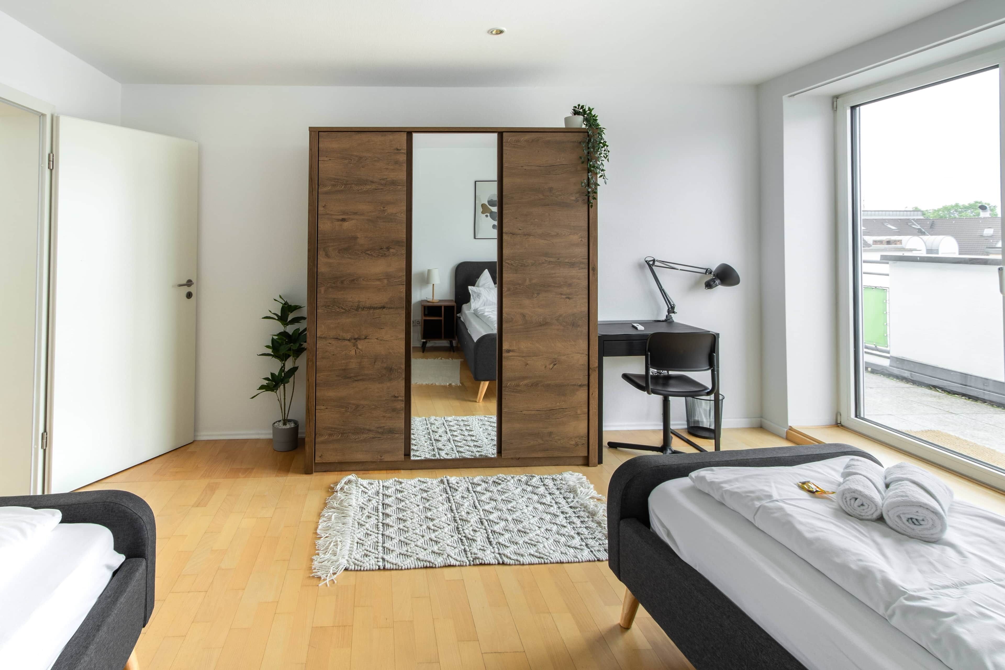 3 bedrooms, desk, iron/ironing board, free WiFi