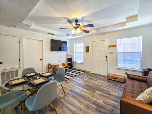 Zion Place - Great Location! 2bedroom & 1 Bathroom Apartment