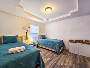 Planxa i posts de planxar, Internet i roba de llit 