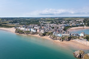 2 bedrooms - 1 Belmont - Town Centre Close to Beach Shops (Tenby)
