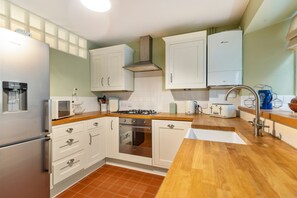 2 bedrooms - 1 Belmont - Town Centre Close to Beach Shops (Tenby)
