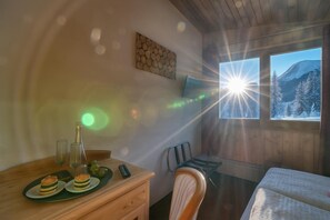 Free WiFi, bed sheets - Hotel Relais Alpin Single Ski In-Out 2, Les Mosses, Switzerland (Les Mosses)