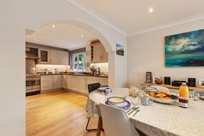 House - Daisy Cottage - St Florence Parking (Tenby)