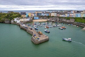House - St Mary s Seaview - In Town Walls Close to Beach (Tenby)