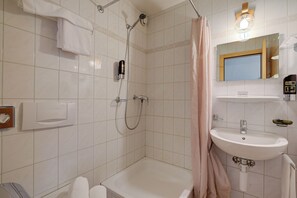 Dutxa, assecador de cabells i tovalloles 