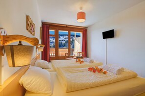 Bed - Hotel Relais Alpin Twin Room Ski In-Out 3 124, Les Mosses, Switzerland (Les Mosses)