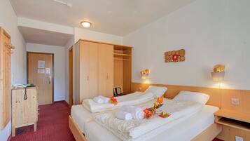 Free WiFi, bed sheets