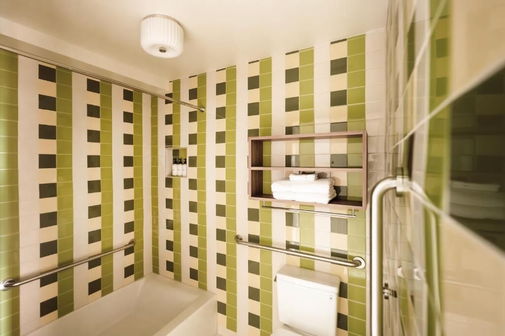 Shower, towels, toilet paper