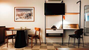 Apartemen (Retro Roadtrip Suite | 102) | Interior
