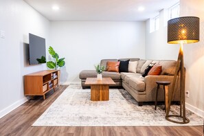 Living area - Ralston Retreat - Kid-Friendly 5BR Home in a Quiet Neighborhood (Arvada)