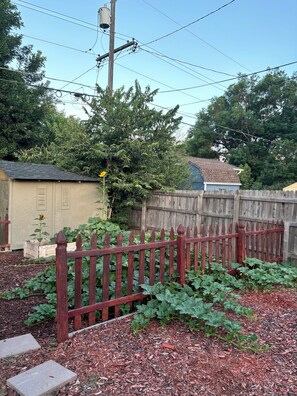 Property grounds - Ralston Retreat - Kid-Friendly 5BR Home in a Quiet Neighborhood (Arvada)
