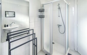 Shower - 2 bedroom gorgeous home in Vendôme (Vendôme)