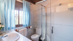Shower - Casa de la Montaña El Borge by Ruralidays (Málaga)