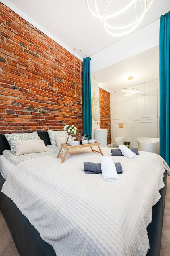 Iron/ironing board, WiFi, bed sheets - Łódź Downtown Apt - Top Location - by Rentujemy (Łódź)