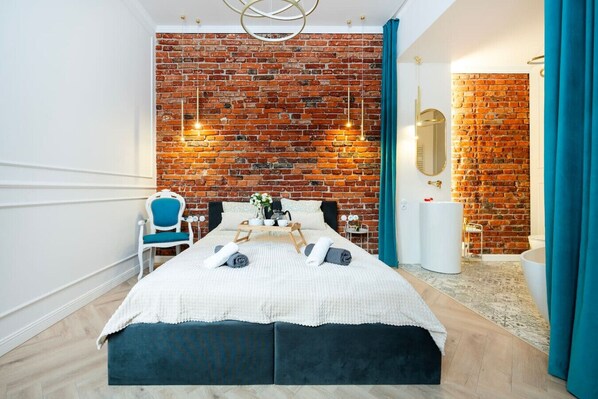 مكواة/لوح كي وواي فاي وملاءات أسرّة