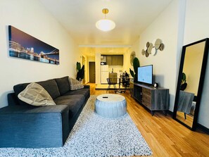 Living area - Steps to Port Authority (New York)