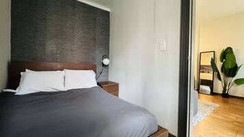 Iron/ironing board, travel cot, free WiFi