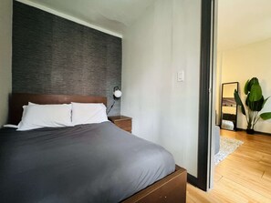 Iron/ironing board, travel cot, free WiFi - Steps to Port Authority (New York)