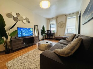 TV - Steps to Port Authority (New York)