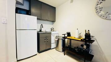 Frigorífic, microones i placa de cuina