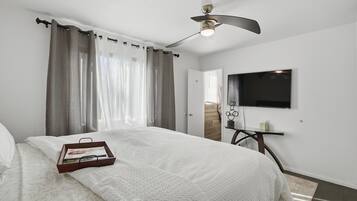 3 habitaciones, tabla de planchar con plancha y cuna de viaje