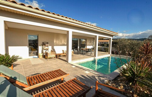 Gorgeous home in Goudargues