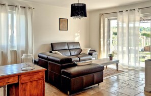 TV - Cozy home in Goudargues with WiFi (Goudargues)