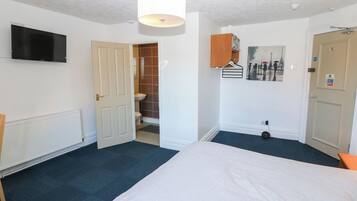 1 bedroom, individually decorated, individually furnished, free WiFi