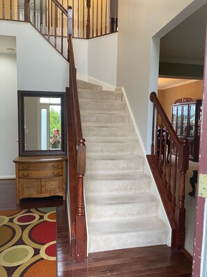 المنشأة من الداخل