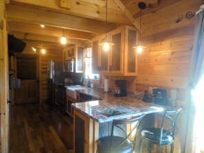 Fridge, microwave, oven, stovetop - Cat Gap Getaway on the Tallulah River (Clayton)
