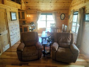 Smart TV, fireplace, books - Cat Gap Getaway on the Tallulah River (Clayton)