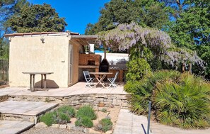 Outdoor dining - 3 bedroom amazing home in Besse sur Issole (Besse sur Issole)