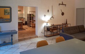 Interior - Awesome home in Besse sur Issole with WiFi (Besse sur Issole)