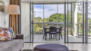 Smart TV, books - Luxury Ground Floor Apartment 1114 Bale (Kingscliff)