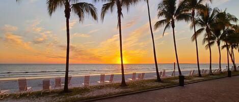 Condo (2 Bedrooms) | Kemudahan hartanah