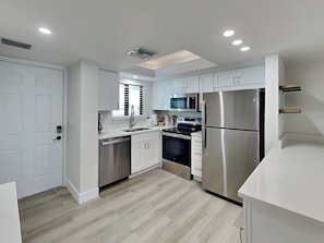 Condo (2 Bedrooms) | Kemudahan hartanah