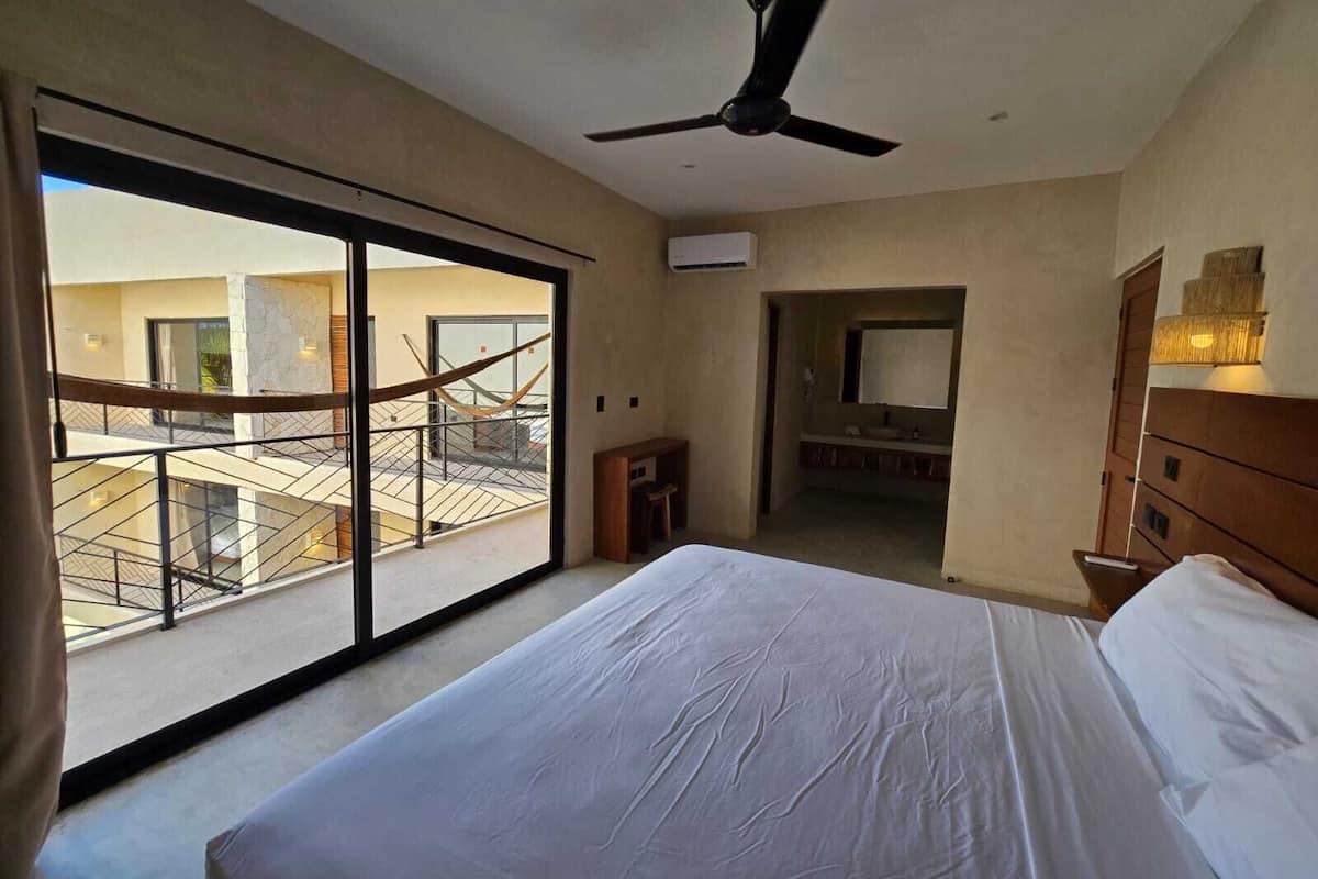 In-room safe, laptop workspace, free WiFi