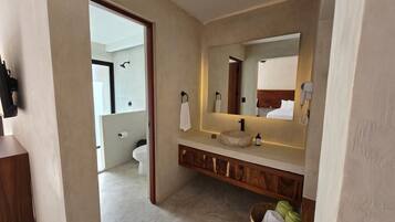 Deluxe Double Room, 2 Katil Ratu (Queen), Private Pool, Pool View | Bilik Mandi | Pancuran mandi, tuala disediakan, sabun, syampu