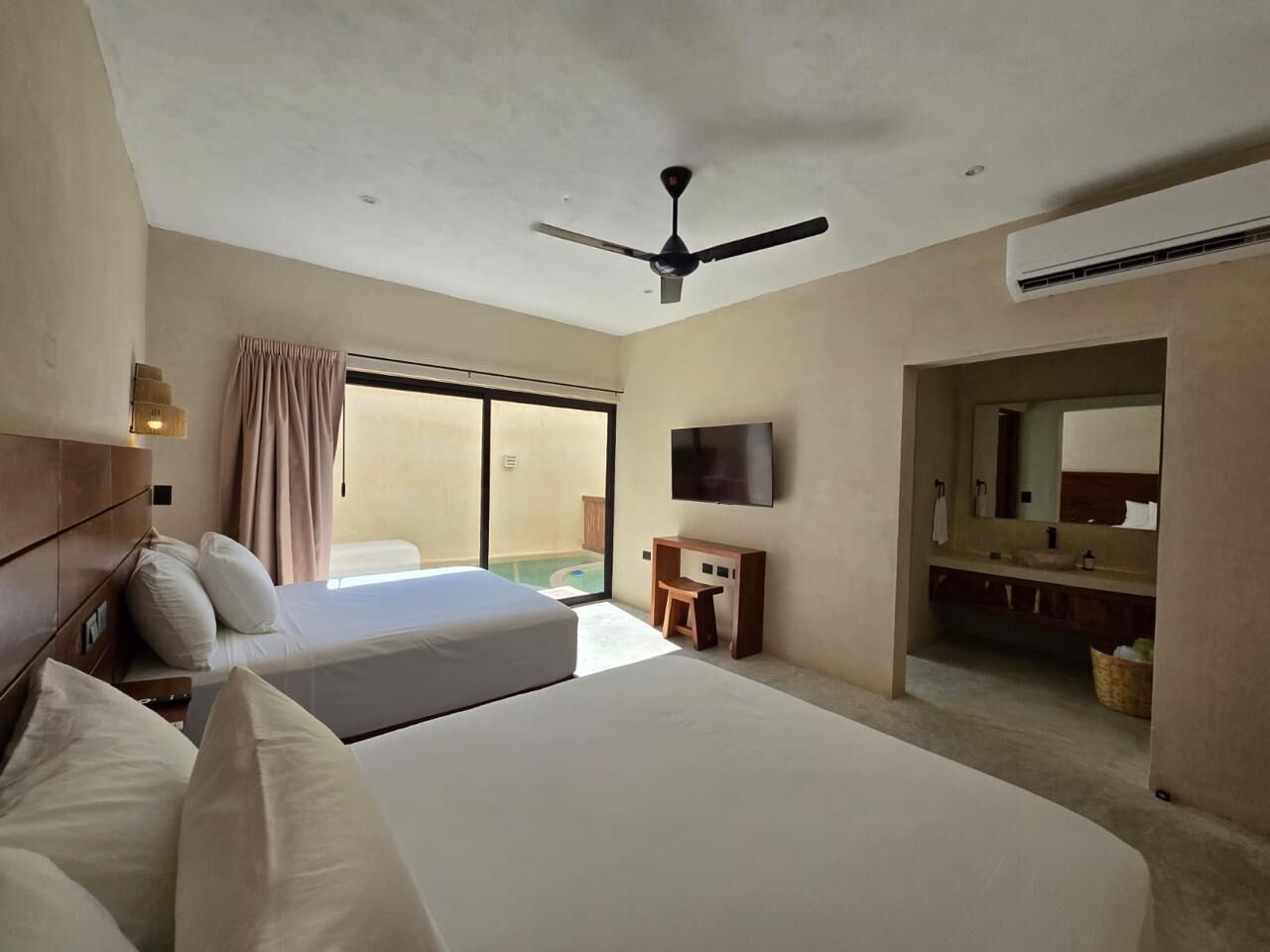 In-room safe, laptop workspace, free WiFi