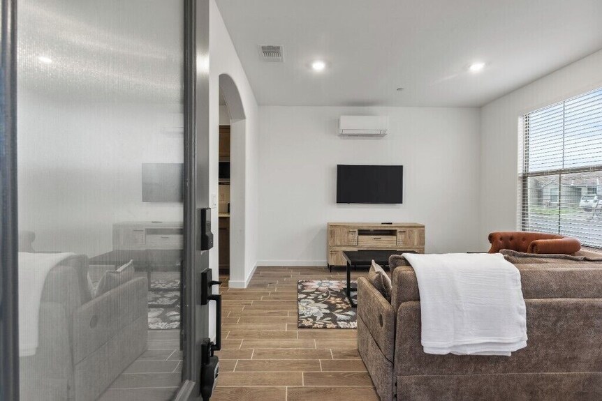 Modern Private Guest Suite Near Downtown & Parks! - 베이커즈필드