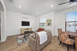 Smart TV - Modern Private Guest Suite Near Downtown & Parks! (Bakersfield)